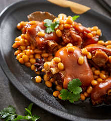 红烧猪蹄焖黄豆