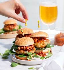 Minihamburguesas de pollo con chutney de beicon