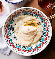 Arseeyah – cremiges Reisgericht mit Hähnchen (عرسية بالدجاج)