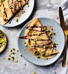 Dubai chocolate pistachio crêpes