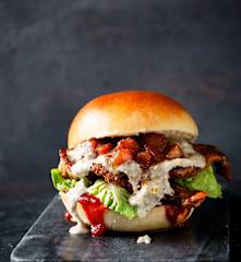 Varkensburgers met Gorgonzolasaus en Marsala Peren