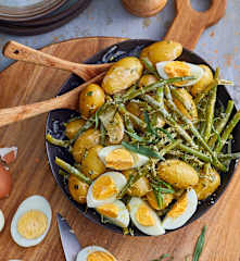 Salade de pommes de terre, œufs durs et haricots verts