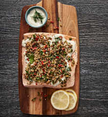 Salmón con aderezo de yogur