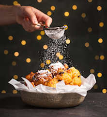 Pączki z jabłkami i rodzynkami (Oliebollen)