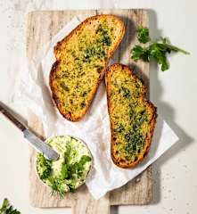 Grzanki z masłem czosnkowo-ziołowym