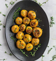 Papas criollas con mantequilla y tomillo