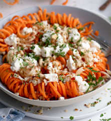 Insalata di carote e mele con Feta e noci
