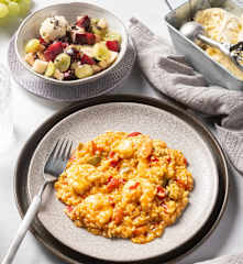 Menu: Fijne Paprikarijst met Scampi's en warme Fruitpapillote met Ijs