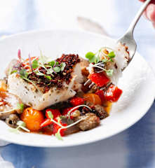 Merluza al horno con ratatouille