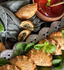 Empanadillas de calabaza, espinacas y cebolla caramelizada