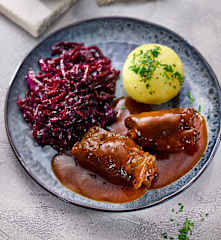 Mini-Rouladen mit Rotkohl