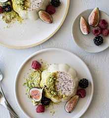 Panna cotta con coco y praliné de pistachos