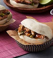 Bao buns de coco, cerdo y champiñones