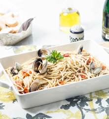 Spaghetti con almejas y vino blanco