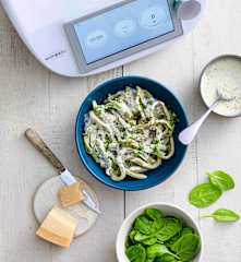 Pâtes vertes sauce parmesan