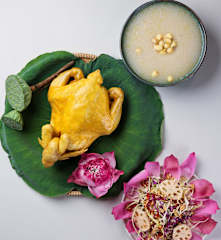 Gà Hấp và Cháo Hạt Sen