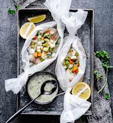 Pescado empapelado con verduras