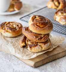 Cynamonki z plasterkami jabłek (TM7, TM6, TM5)