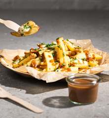 Frytki z sosem i serem (Poutine)