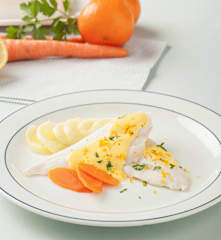 Filetes de pescado al vapor con salsa maltesa de mandarina