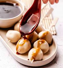 Dango mochi et sauce mitarashi