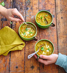 Soupe aux pois cassés, aux légumes et au cumin