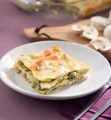 Lasaña de calabacín y champiñones con queso de cabra