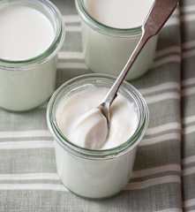 Bílý jogurt