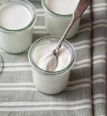 Natural (plain) yoghurt
