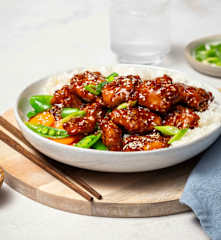 Crispy sticky sesame chicken