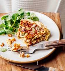 Tarte aux carottes, panais, mimolette et lard fumé