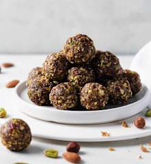 Trufas de dátiles y frutos secos