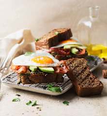 Koolhydraatarm Broodje met Spek en Spiegelei