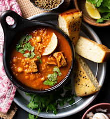 Algerische Suppe Chorba freekeh (شوربة الفريك بلحم الضأن)