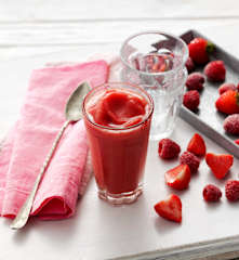 Smoothie de frutos rojos, sandía y albahaca