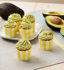 Cupcakes de tomate seco, queso feta y aguacate