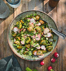 Lauwarmer Chimichurri-Kartoffelsalat (vegan)