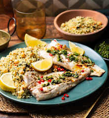 Pescado blanco marinado con salsa chermoula y ensalada de cuscús