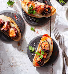 Tosta de pulpo y queso tetilla