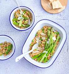 Risotto printanier de sarrasin, aux asperges et aux petits pois