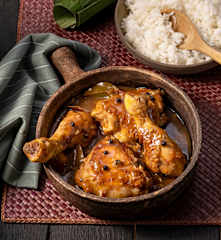 Adobong Manok (Hühner-Adobo)