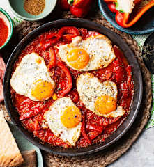 Shakshuka (شاكشوكا بالفلفل الرومي و الزعتر)