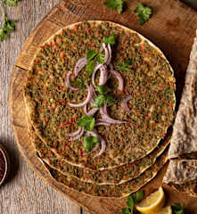 Lahmacun (Bol Sebzeli ve Sarımsaklı)
