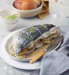Dorada rellena de hinojo y manzana a la sidra