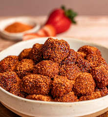 Bolitas de fresa enchilada