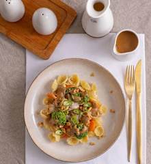 Kurczak w sosie orzechowym z makaronem