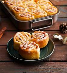 Νηστίσιμα ρολά κανέλας με ταχίνι