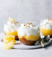 Sobremesa de ananás com merengue