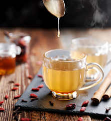 Infusión de frutos rojos con canela y clavo