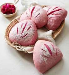 火龙果奶酪面包